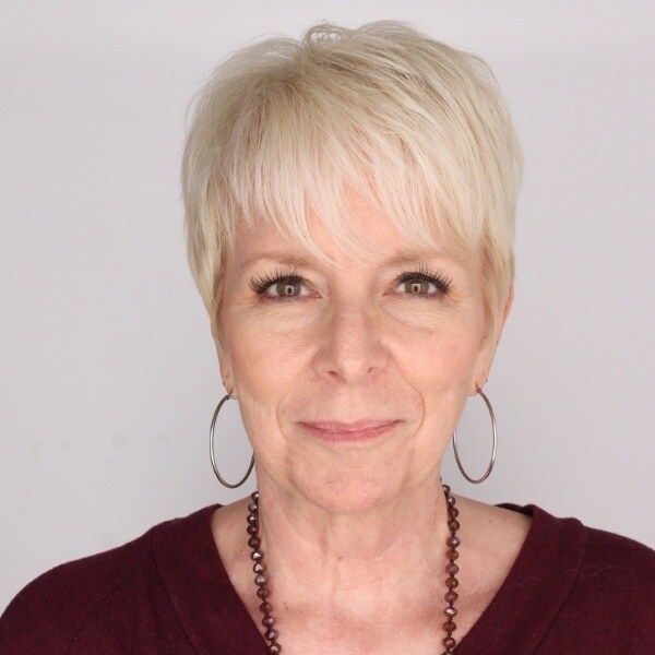 https://24880982.fs1.hubspotusercontent-eu1.net/hubfs/24880982/Customer%20Marketing/Lynda%20headshot.jpg